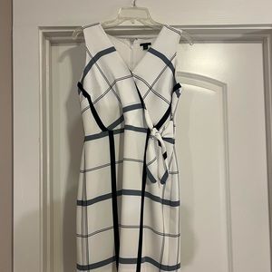 Dress from Ann Taylor. Size 4P. Color: white and blue.